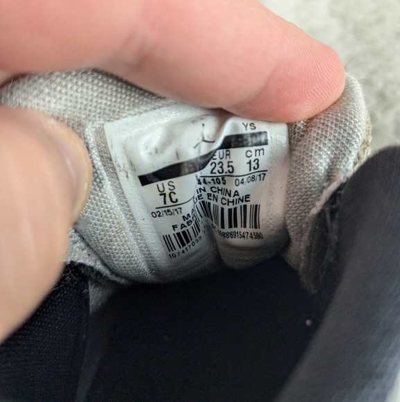 Jordan Kids White Sneakers Size 7 In Good Used Condition - Picture 7 of 7